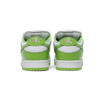 Nike SB Dunk Low 'Supreme Stars Mean Green' (2021)