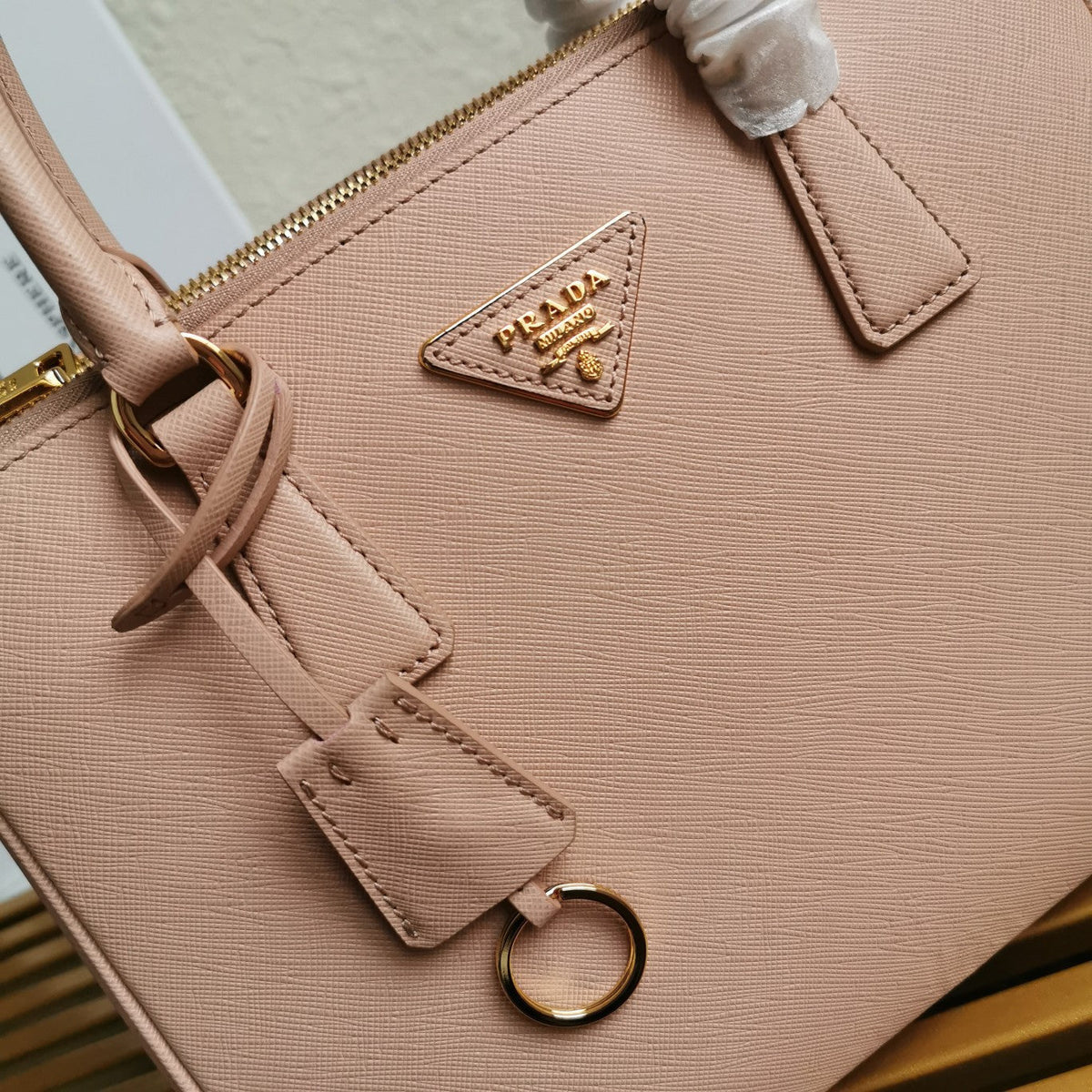 PRA GALLERIA 28 BAG IN DESERT BEIGE SAFFIANO LEATHER